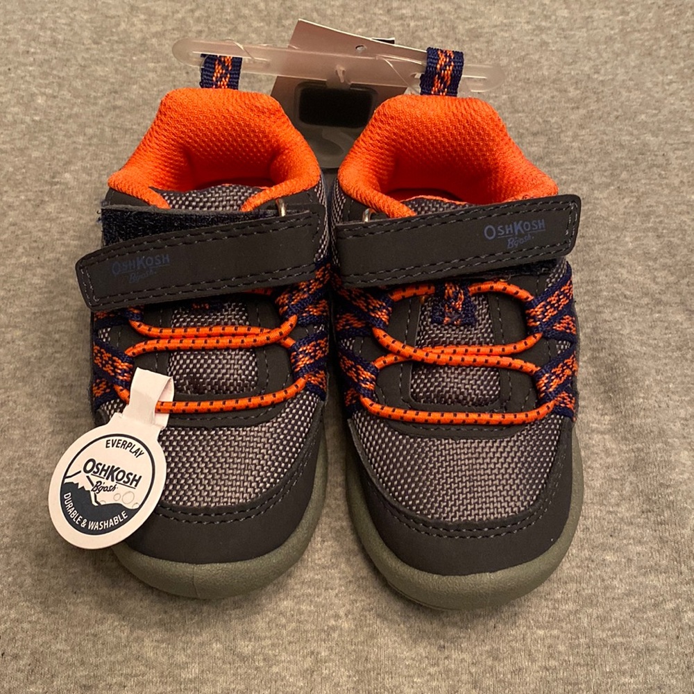 NWT Oskosh B'Gosh Size 4 Toddler Sneakers